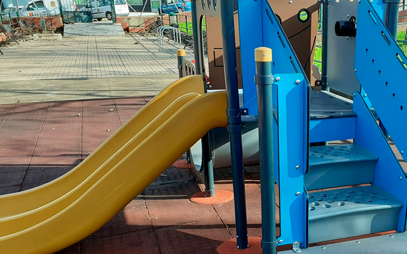 Máxima seguridad y calidad en las tareas de mantenimiento de áreas de juegos infantiles en Cáceres.